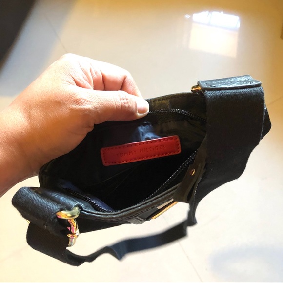 Tommy Hilfiger Black Crossbody Shoulder Bag - Picture 4 of 5